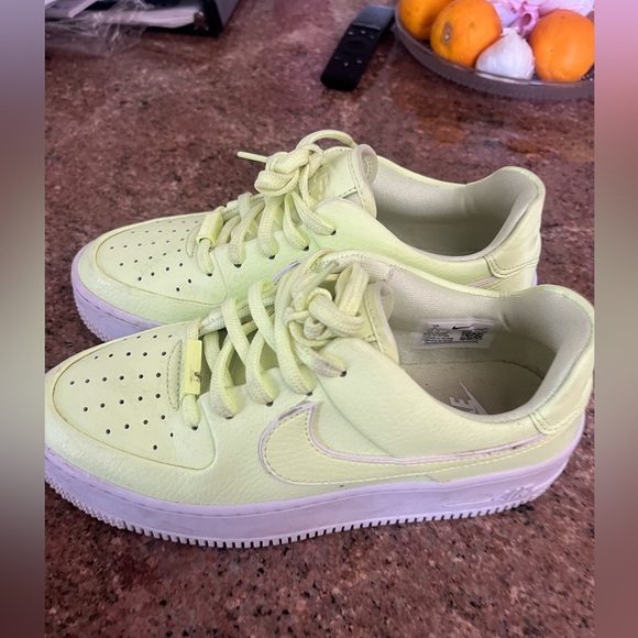 Nike Air Force 1 AF1 Sage Low Top Platform neon green Sneakers Shoes 6 - Picture 3 of 5